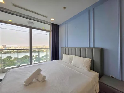 Four-Bedroom Luxury Apartment — Cozy Apartment at Vinhomes Central Park